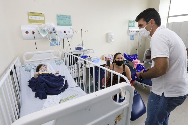 Primeira Dama, Daniela e Governador do Helder Barbalho entregam presentes a crianças e fazem visita a pacientes <div class='credito_fotos'>Foto: Jader Paes / Agência Pará   |   <a href='/midias/2020/originais/7144_dbe2ef7f-a1ff-ab2f-6ed9-70f90b58e411.jpg' download><i class='fa-solid fa-download'></i> Download</a></div>