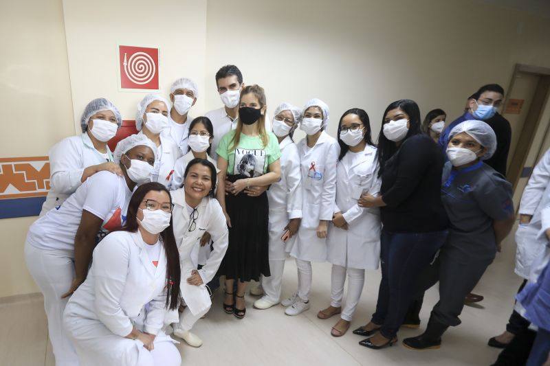 Primeira Dama, Daniela e Governador do Helder Barbalho entregam presentes a crianças e fazem visita a pacientes <div class='credito_fotos'>Foto: Jader Paes / Agência Pará   |   <a href='/midias/2020/originais/7144_f6ae4615-2035-33b0-52d0-9a71cf0b97f6.jpg' download><i class='fa-solid fa-download'></i> Download</a></div>