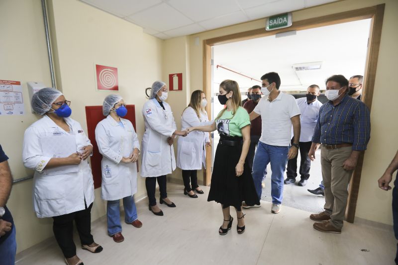 Primeira Dama, Daniela e Governador do Helder Barbalho entregam presentes a crianças e fazem visita a pacientes <div class='credito_fotos'>Foto: Jader Paes / Agência Pará   |   <a href='/midias/2020/originais/7144_fb27e650-088f-947a-14e0-131811723738.jpg' download><i class='fa-solid fa-download'></i> Download</a></div>