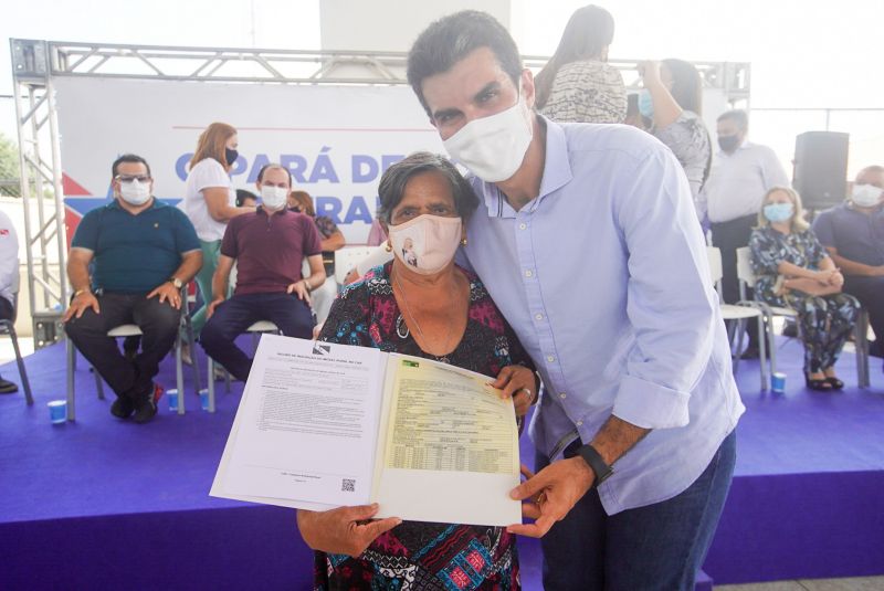 Governo do Estado Entrega títulos de terra em Santa Maria do Pará
Na foto: Matilde pereira de Souza <div class='credito_fotos'>Foto: Marco Santos / Ag. Pará   |   <a href='/midias/2020/originais/7150_017ad21b-ca35-46f0-78bf-79e1b25972e1.jpg' download><i class='fa-solid fa-download'></i> Download</a></div>