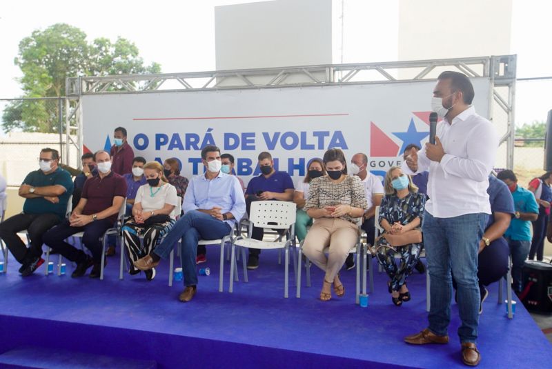 Governo do Estado Entrega títulos de terra em Santa Maria do Pará <div class='credito_fotos'>Foto: Marco Santos / Ag. Pará   |   <a href='/midias/2020/originais/7150_20d6019a-6522-ed66-df62-59a00b96e6ef.jpg' download><i class='fa-solid fa-download'></i> Download</a></div>