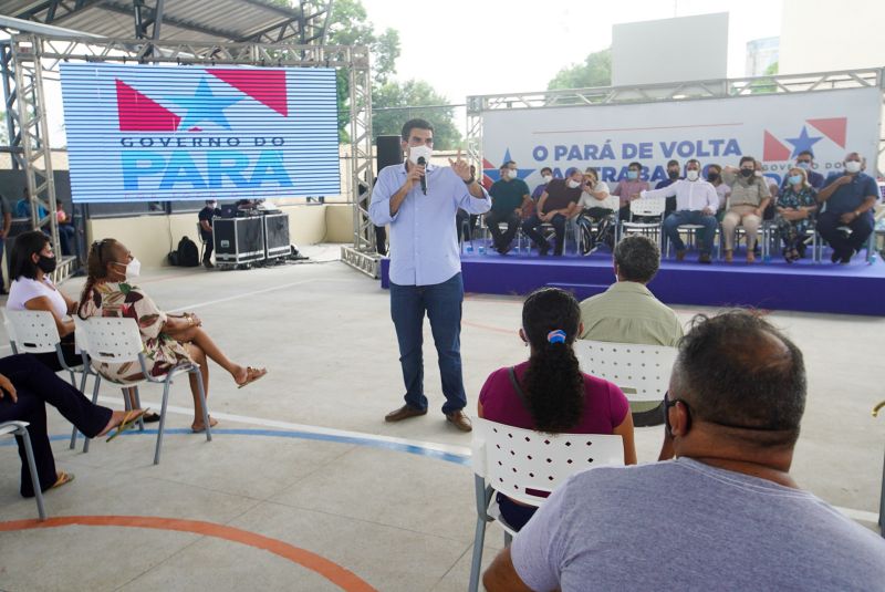 Governo do Estado Entrega títulos de terra em Santa Maria do Pará <div class='credito_fotos'>Foto: Marco Santos / Ag. Pará   |   <a href='/midias/2020/originais/7150_22d32746-916e-d7f1-607e-295c70df498f.jpg' download><i class='fa-solid fa-download'></i> Download</a></div>