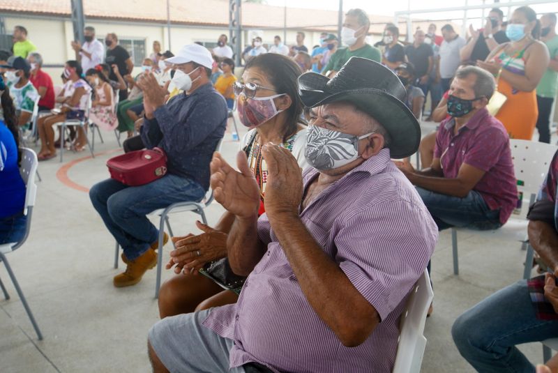 Governo do Estado Entrega títulos de terra em Santa Maria do Pará <div class='credito_fotos'>Foto: Marco Santos / Ag. Pará   |   <a href='/midias/2020/originais/7150_fb4f414a-e05d-7bb9-2e5d-52022fa400e4.jpg' download><i class='fa-solid fa-download'></i> Download</a></div>