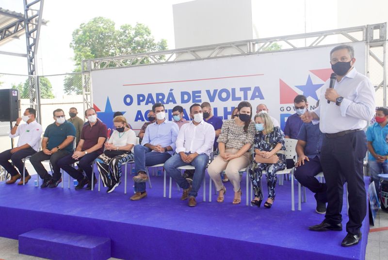 Governo do Pará entrega "Sua Casa" para moradores em Santa Maria do Pará <div class='credito_fotos'>Foto: Marco Santos / Ag. Pará   |   <a href='/midias/2020/originais/7151_457e5dcc-0597-df2a-5abb-30860d9afb45.jpg' download><i class='fa-solid fa-download'></i> Download</a></div>