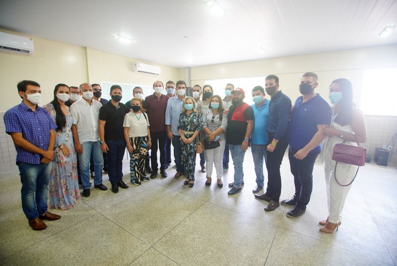 Governo inaugura Escola Severiano Benedito de Souza em Santa Maria do Pará <div class='credito_fotos'>Foto: Marco Santos / Ag. Pará   |   <a href='/midias/2020/originais/7152_1de3489f-9eee-7e04-b766-6489d6878031.jpg' download><i class='fa-solid fa-download'></i> Download</a></div>