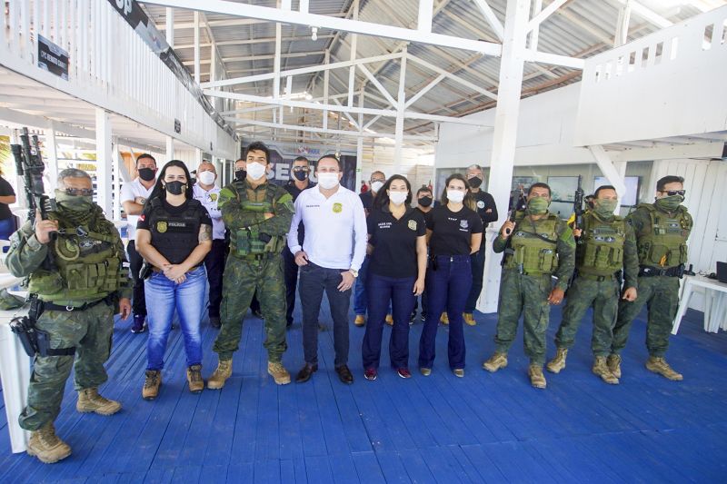 Governador acompanha trabalho de segurança pública do Centro Integrado de Comando em Salinópolis <div class='credito_fotos'>Foto: Marco Santos / Ag. Pará   |   <a href='/midias/2020/originais/7156_4179c080-9fdb-4a8c-9d65-93f4b9c64642.jpg' download><i class='fa-solid fa-download'></i> Download</a></div>