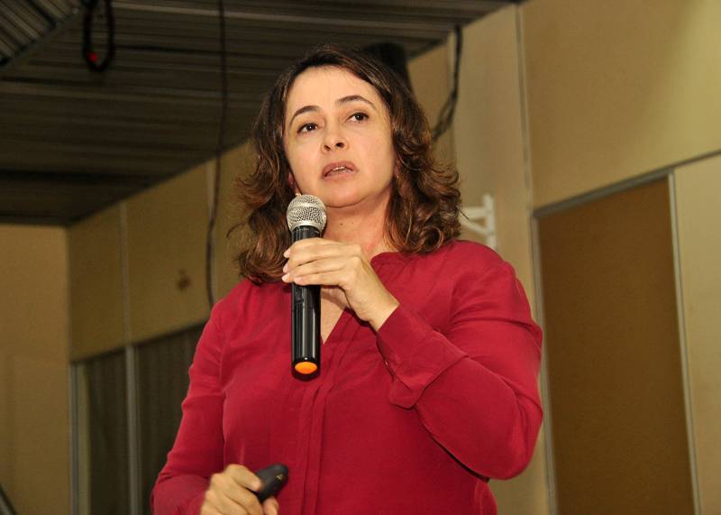 Rita Medeiros, médica infectologista e virologista do HUJBB