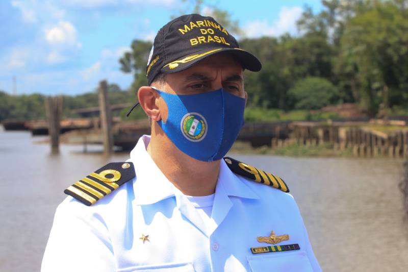 Comandante do Grupamento de Patrulha Naval do Norte, Capitão de Mar e Guerra Robledo de Lemos Costa e Sá.