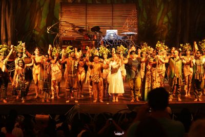 galeria: Público lota o Teatro da Paz para assistir o musical da programação de aniversário de Belém