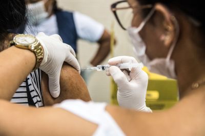 notícia: Vacina contra gripe reduz riscos da síndrome respiratória aguda grave