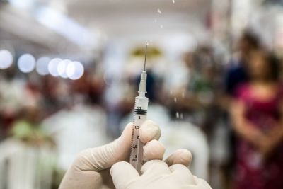 galeria: Vacinação contra gripe para idosos e trabalhadores de saúde prossegue até 15 de abril