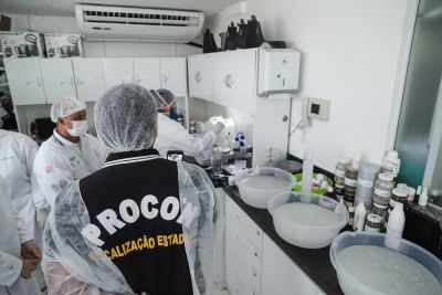 galeria: Procon Pará e Polícia Civil vistoriam farmácias de manipulação, em Belém