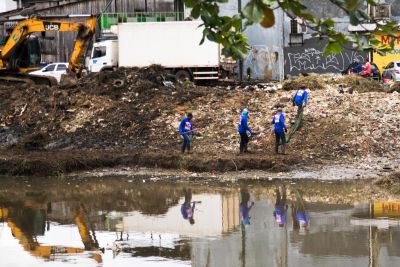 notícia: Governo do Estado intensifica ações de limpeza em canais de Belém 