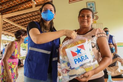 galeria: Moradores de Marituba recebem cesta de alimentação por meio do TerPaz
