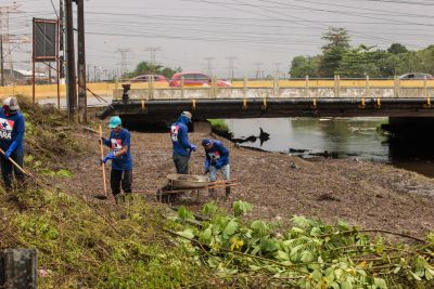 notícia: Equipes intensificam ações de limpeza e pedem a colaboração da população