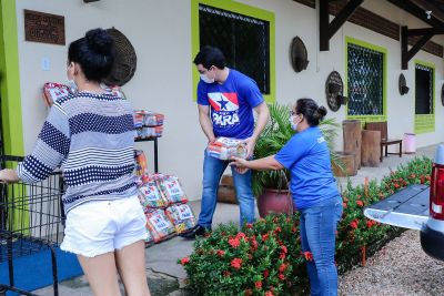 galeria: Entrega de cestas de alimentação no Jardim das Oliveiras