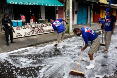 notícia: Internos fazem limpeza e desinfecção de feiras na Grande Belém