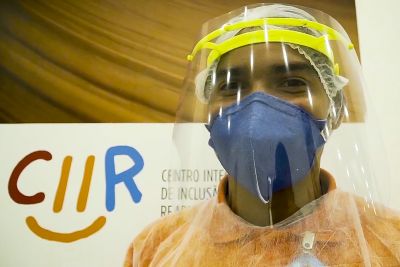 notícia: Governo viabiliza produção de 3 mil protetores faciais para rede de saúde