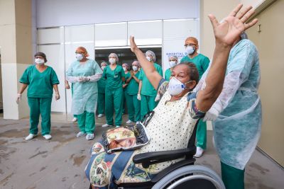galeria: Governador entrega 5 caminhões coletores e visita Hospital de Campanha em Marabá.