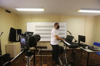 notícia: Instituto Carlos Gomes disponibiliza material digital para alunos dos cursos de Música