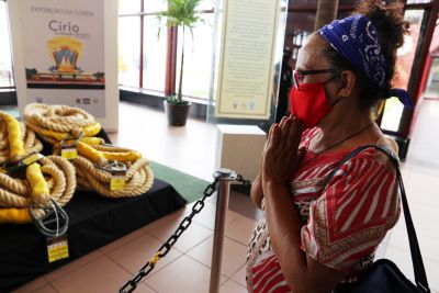 galeria: Fiéis visitam Corda oficial do Círio na Estação das Docas