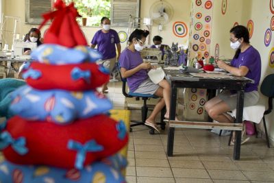 galeria: Produção de árvores de Natal no Centro de Reeducação Feminino de Ananindeua