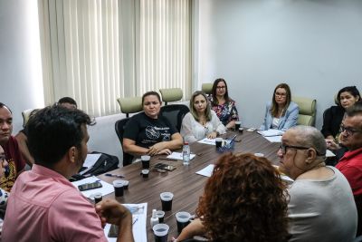 notícia: Governo do Pará negocia com servidores da Educação estadual