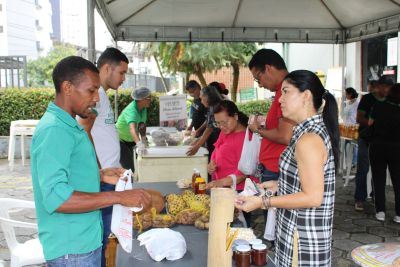 notícia: Emater reúne agricultores de vários municípios na 15ª Feira Vitrine Artesanal