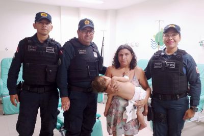 notícia: Policiais militares reanimam criança que havia engasgado