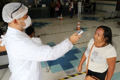 notícia: Santa Casa verifica temperatura de usuários que chegam ao hospital