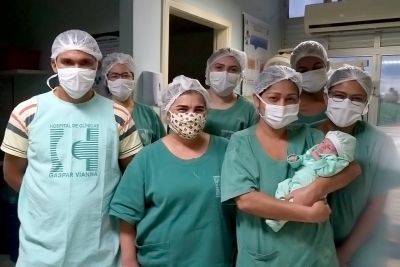 notícia: Bebê prematuro de mãe vítima do coronavírus recebe alta do HC