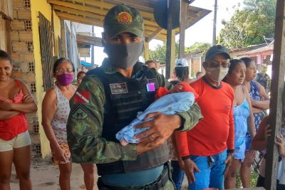 notícia: Quatro policiais militares fazem parto de emergência em Ananindeua