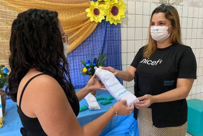 notícia: Jovens atendidos pela Fasepa recebem kits de higiene pessoal 