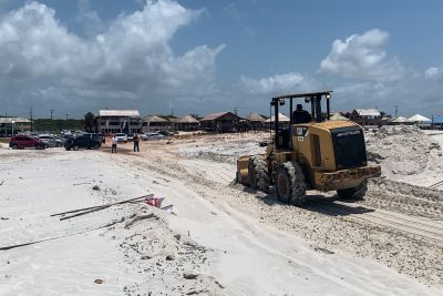 notícia: Segup auxilia no acesso à mobilidade na praia do Atalaia