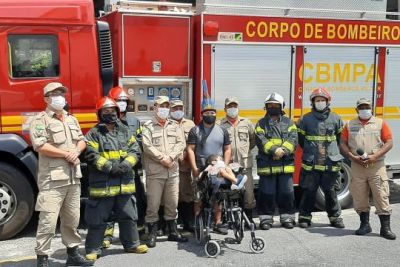 notícia: 'Um Dia de Bombeiro” leva menino da etnia Gavião Parkatejê ao quartel da corporação