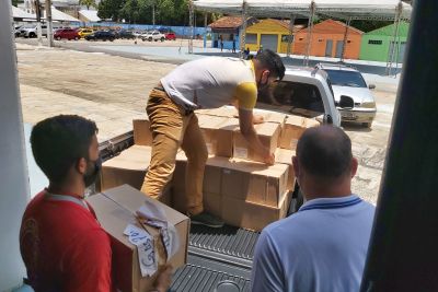 notícia: Hospital de Clínicas faz doação de álcool em gel à Diretoria da Festa de Nazaré