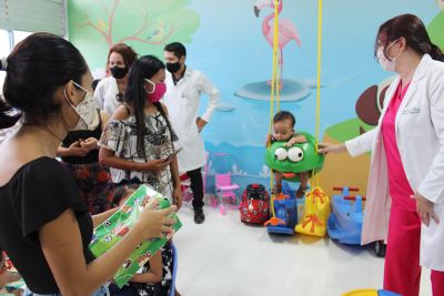notícia: Hospital de Clínicas entrega nova brinquedoteca para crianças em tratamento 