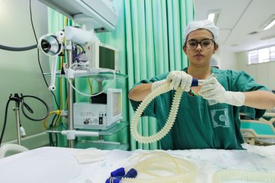 notícia: Hospital de Clínicas firma parcerias para reduzir a fila de cirurgias e procedimentos cardíacos