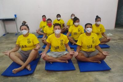 notícia: Internas do Centro de Reeducação, em Ananindeua, iniciam curso de meditação e yoga 