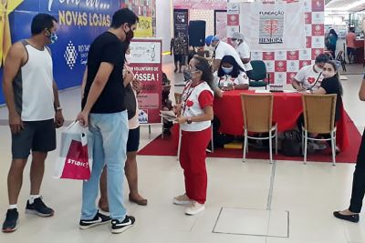 notícia: Hemocentro de Santarém mobiliza doadores de sangue no centro comercial