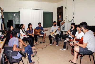 notícia: Jovens atendidos pelo TerPaz participam de oficina de música no bairro da Cabanagem