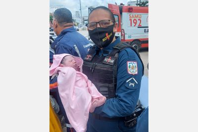 notícia: PM realiza parto de emergência dentro de carro de passeio em Belém