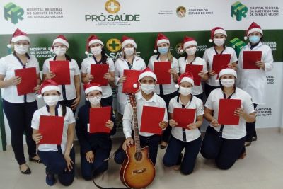 notícia: Coral de Natal emociona pacientes no Hospital Regional do Sudeste do Pará