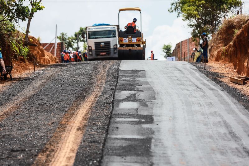 Tucuruí PA - imagens da pavimentação e obras de drenagem da rua 15 de dezembro- fotos Marcelo Seabra / Ag.Pará <div class='credito_fotos'>Foto: Marcelo Seabra / Ag. Pará   |   <a href='/midias/2021/originais/10015_11afa88a-66bd-1c9a-d113-91c80c75b648.jpg' download><i class='fa-solid fa-download'></i> Download</a></div>