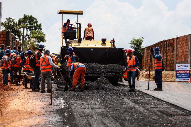 Tucuruí PA - imagens da pavimentação e obras de drenagem da rua 15 de dezembro- fotos Marcelo Seabra / Ag.Pará <div class='credito_fotos'>Foto: Marcelo Seabra / Ag. Pará   |   <a href='/midias/2021/originais/10015_164eb458-2260-7202-d3b0-b12c5e1ff5cb.jpg' download><i class='fa-solid fa-download'></i> Download</a></div>