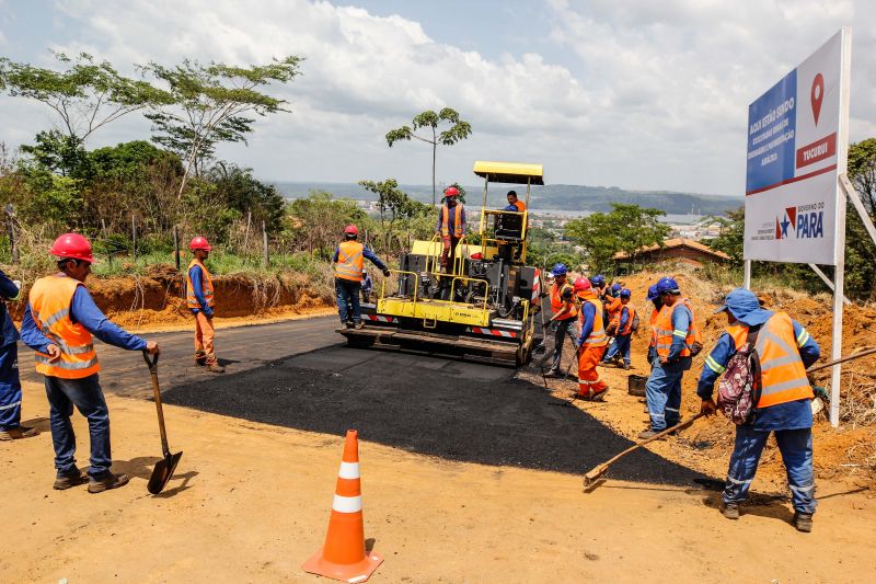 Tucuruí PA - imagens da pavimentação e obras de drenagem da rua 15 de dezembro- fotos Marcelo Seabra / Ag.Pará <div class='credito_fotos'>Foto: Marcelo Seabra / Ag. Pará   |   <a href='/midias/2021/originais/10015_2c69a72c-008c-3a3a-7919-c2820ea60c8a.jpg' download><i class='fa-solid fa-download'></i> Download</a></div>