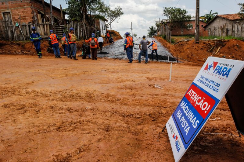 Tucuruí PA - imagens da pavimentação e obras de drenagem da rua 15 de dezembro- fotos Marcelo Seabra / Ag.Pará <div class='credito_fotos'>Foto: Marcelo Seabra / Ag. Pará   |   <a href='/midias/2021/originais/10015_35cb45dd-6acb-41dd-a23c-eca1ccae0a2a.jpg' download><i class='fa-solid fa-download'></i> Download</a></div>