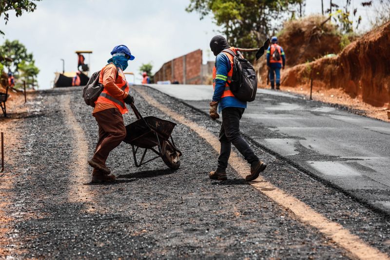 Tucuruí PA - imagens da pavimentação e obras de drenagem da rua 15 de dezembro- fotos Marcelo Seabra / Ag.Pará <div class='credito_fotos'>Foto: Marcelo Seabra / Ag. Pará   |   <a href='/midias/2021/originais/10015_b7b993ac-8c50-dc11-f72f-a5dc73a9d897.jpg' download><i class='fa-solid fa-download'></i> Download</a></div>