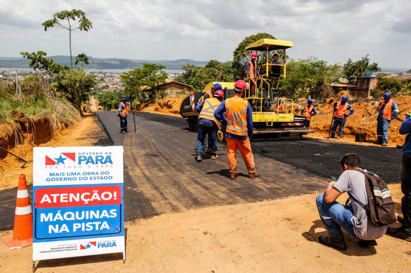 Tucuruí PA - imagens da pavimentação e obras de drenagem da rua 15 de dezembro- fotos Marcelo Seabra / Ag.Pará <div class='credito_fotos'>Foto: Marcelo Seabra / Ag. Pará   |   <a href='/midias/2021/originais/10015_d3cfc4cb-71d8-4aba-867e-5f5713a349b3.jpg' download><i class='fa-solid fa-download'></i> Download</a></div>