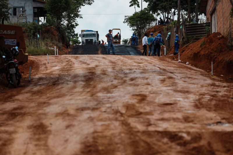 Tucuruí PA - imagens da pavimentação e obras de drenagem da rua 15 de dezembro- fotos Marcelo Seabra / Ag.Pará <div class='credito_fotos'>Foto: Marcelo Seabra / Ag. Pará   |   <a href='/midias/2021/originais/10015_f1b106ca-39d2-8458-3e86-62ade308252e.jpg' download><i class='fa-solid fa-download'></i> Download</a></div>